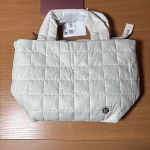 Lululemon Quilted Grid Tote Bag Mini 5L NWT SOLD OUT Color: LTIV (Light Ivory)
